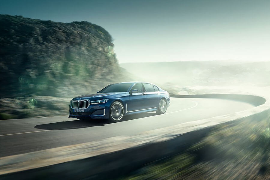 四門轎車跑不快?你最好趕快去上個洗手間,然後回來繫好安全帶,緊握把手,免得待會嚇到尿褲子了。