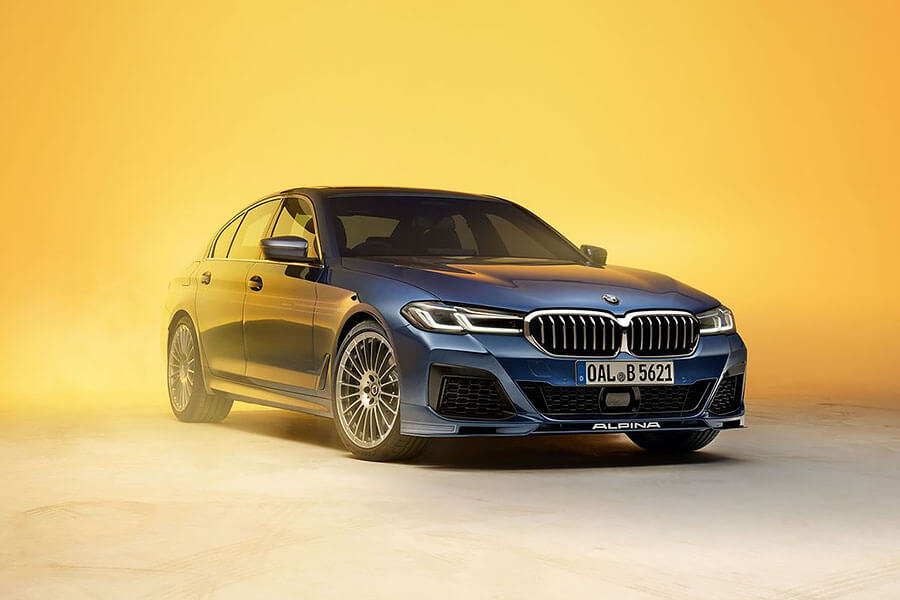 四門轎車跑不快?你最好趕快去上個洗手間,然後回來繫好安全帶,緊握把手,免得待會嚇到尿褲子了。