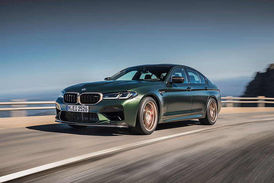 四門轎車跑不快?你最好趕快去上個洗手間,然後回來繫好安全帶,緊握把手,免得待會嚇到尿褲子了。