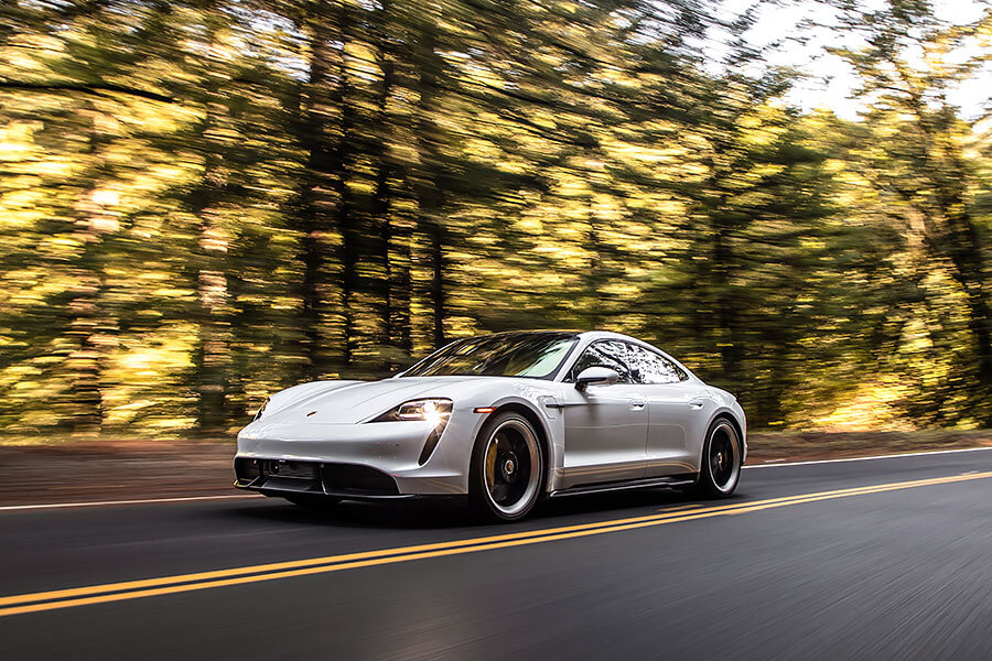 四門轎車跑不快?你最好趕快去上個洗手間,然後回來繫好安全帶,緊握把手,免得待會嚇到尿褲子了。