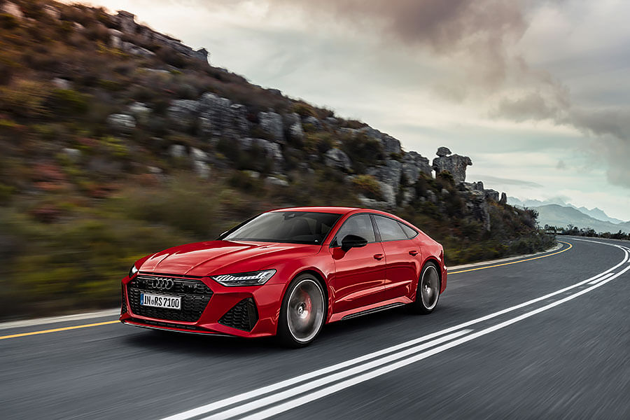 四門轎車跑不快?你最好趕快去上個洗手間,然後回來繫好安全帶,緊握把手,免得待會嚇到尿褲子了。