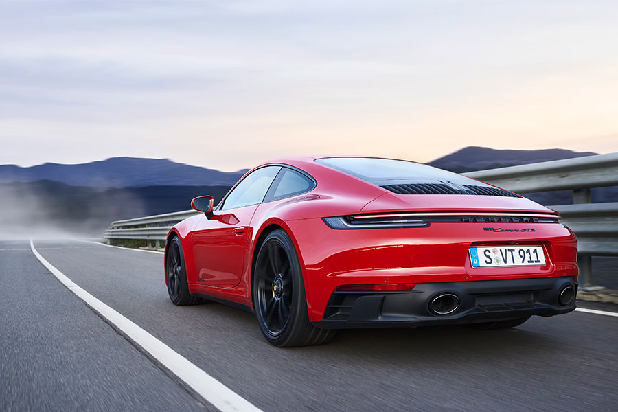 等啊等,盼啊盼,期待已久的911 GTS終於現身,而且還一次給足五種選擇。