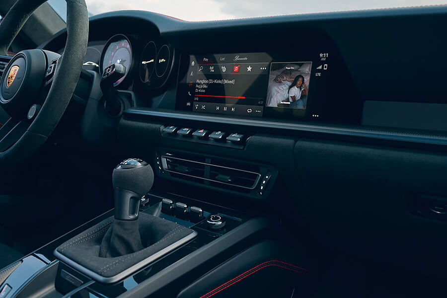 等啊等,盼啊盼,期待已久的911 GTS終於現身,而且還一次給足五種選擇。