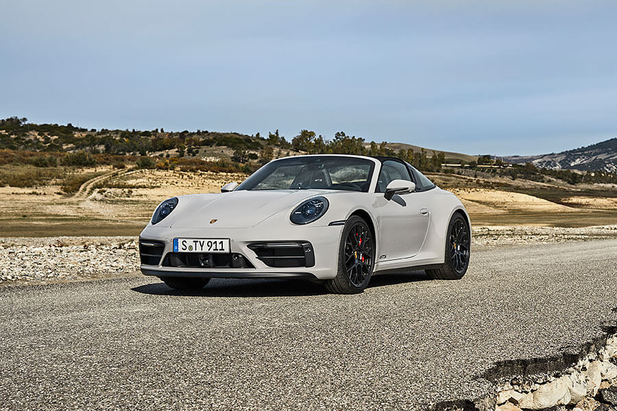 等啊等,盼啊盼,期待已久的911 GTS終於現身,而且還一次給足五種選擇。