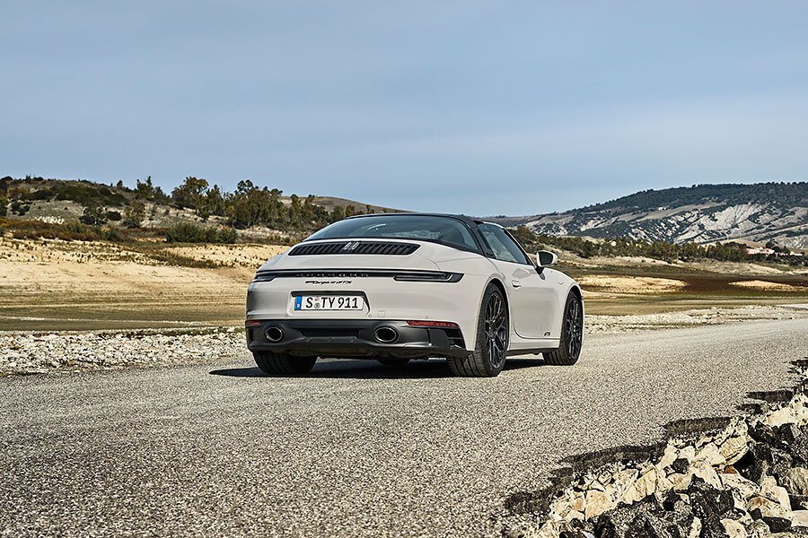 等啊等,盼啊盼,期待已久的911 GTS終於現身,而且還一次給足五種選擇。