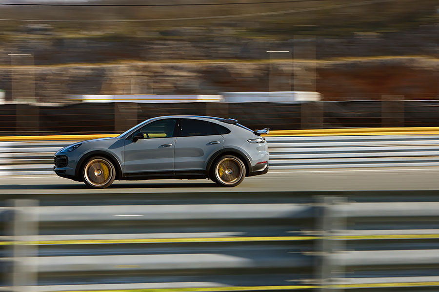 沒錯，就是它！它就是那輛完全不留情面，在紐伯靈以2.5秒之差擊敗Audi RS Q8的神祕Cayenne！