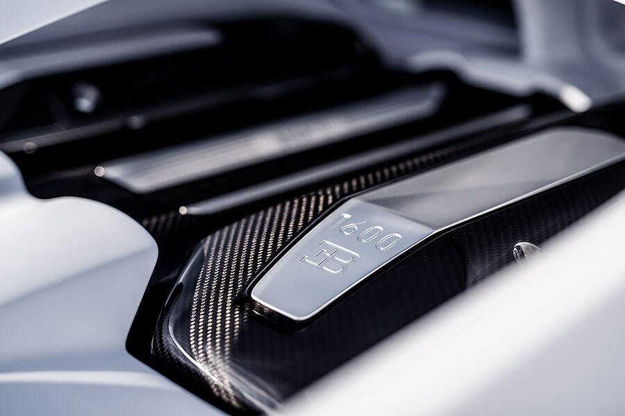 儘管不是外界期待的敞篷版本,但布加迪這回確實又再次創造出一頭不可思議的極速猛獸。