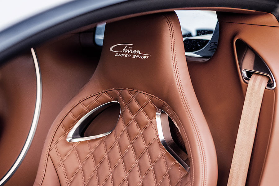 儘管不是外界期待的敞篷版本,但布加迪這回確實又再次創造出一頭不可思議的極速猛獸。