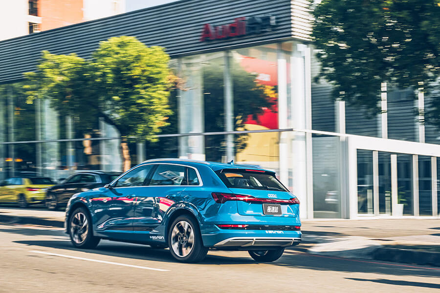 壯遊,對TG同仁只是跑去廚房喝水一樣日常簡單的事,等等!你叫我開電動車!?