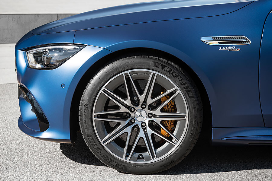 好像跑步游泳一樣,你做什麼他就做什麼。所以GT 4-Door Coupe也跟在對手之後升級小改啦!