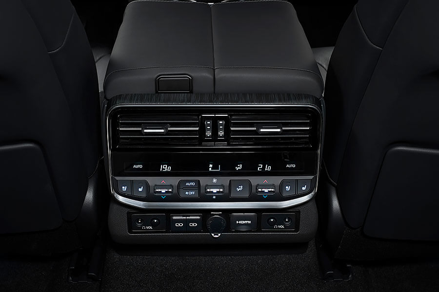 downsizing實力一定大減?老當益壯的全新300 Series可不是這麼一回事呢!