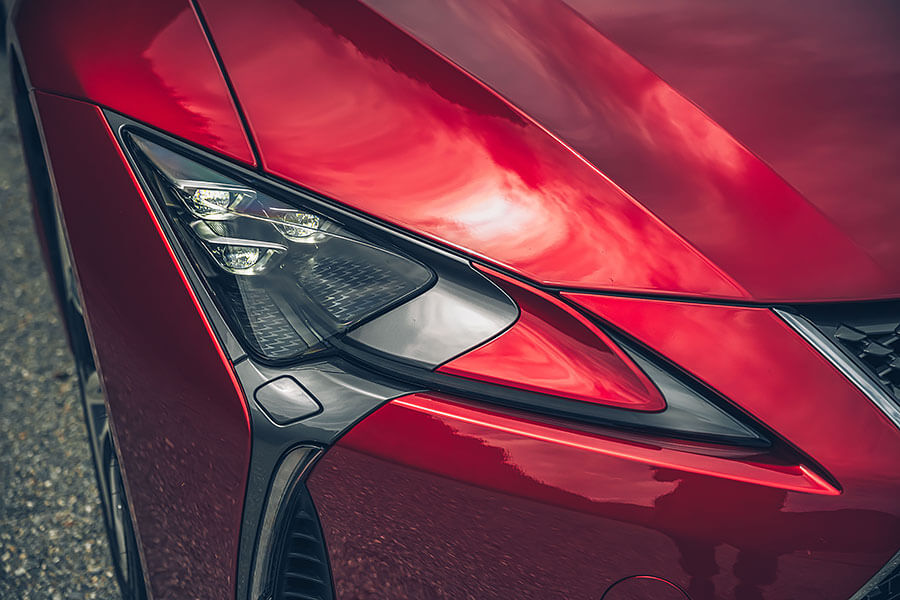 兩部敞篷跑車，各自詮釋上空風景與唱腔，加上嘆為觀止的蘇花公路，著實是展現歌藝的絕佳舞台。