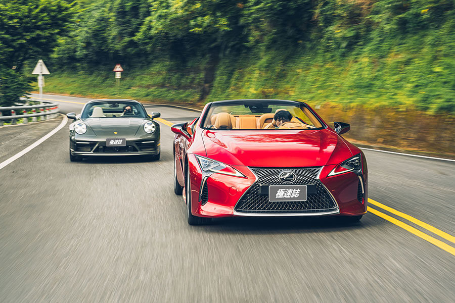 兩部敞篷跑車，各自詮釋上空風景與唱腔，加上嘆為觀止的蘇花公路，著實是展現歌藝的絕佳舞台。