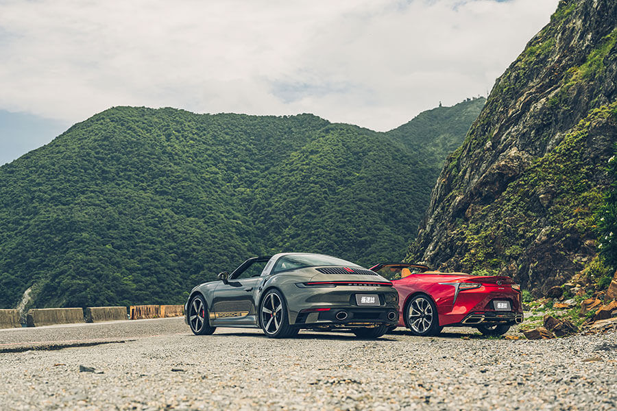 兩部敞篷跑車，各自詮釋上空風景與唱腔，加上嘆為觀止的蘇花公路，著實是展現歌藝的絕佳舞台。