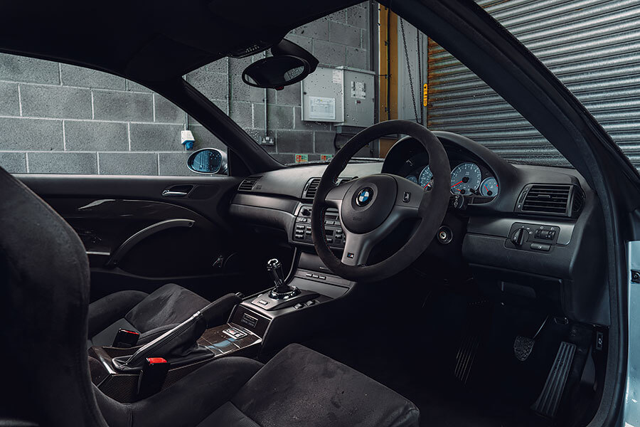 M Division最新硬派小霸王對上功夫甚至比其更專一的同門前輩。