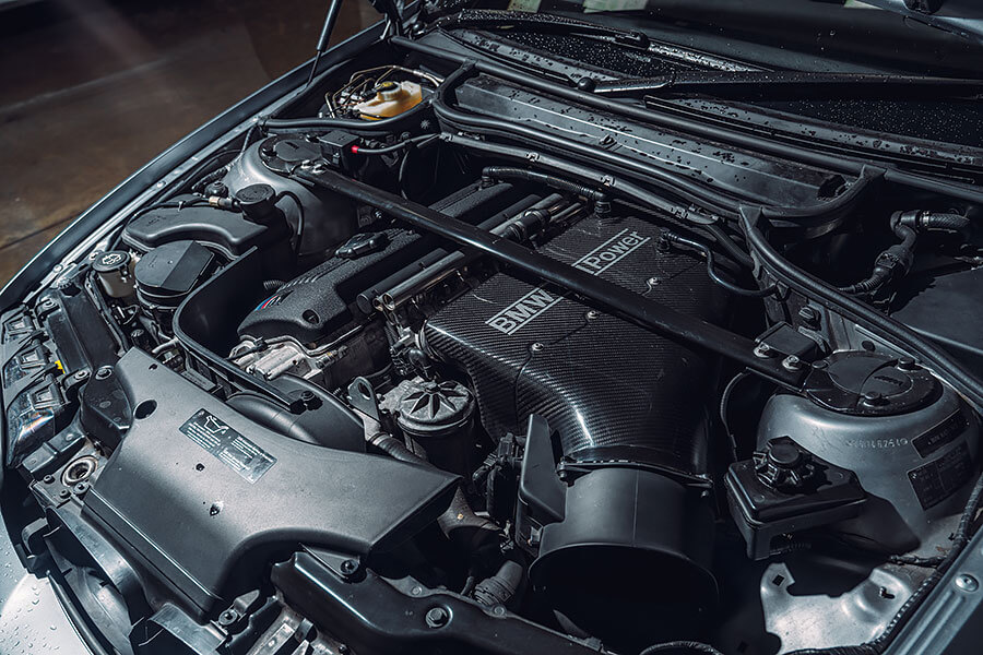 M Division最新硬派小霸王對上功夫甚至比其更專一的同門前輩。