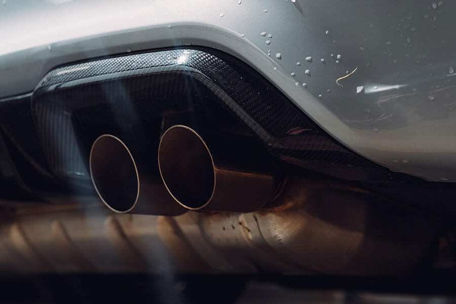 M Division最新硬派小霸王對上功夫甚至比其更專一的同門前輩。