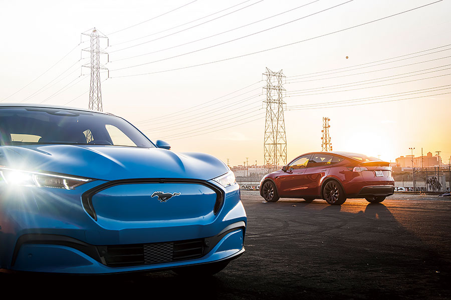 美國兩大巨人硬碰,這次輪到肌肉派老江湖覬覦初創派的補遺作品。