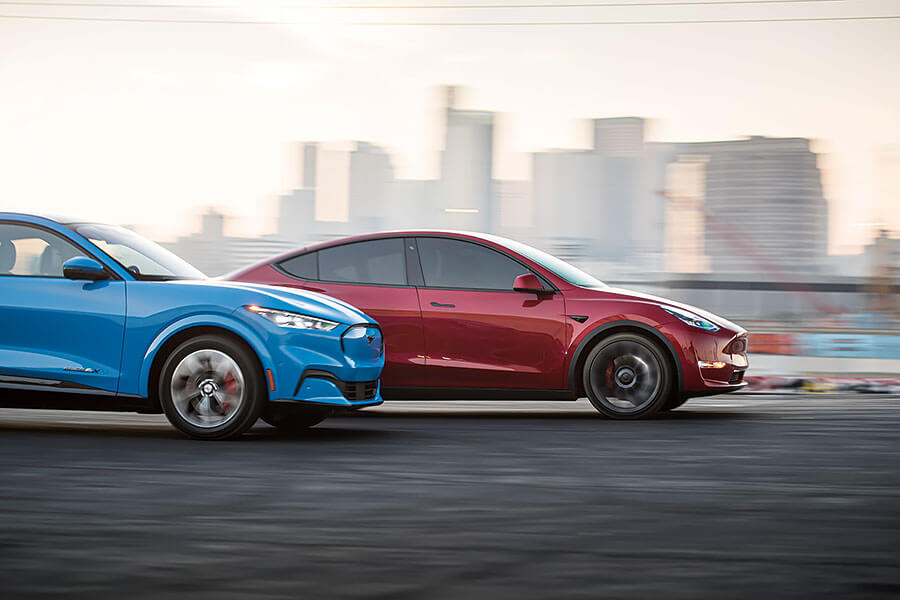 美國兩大巨人硬碰,這次輪到肌肉派老江湖覬覦初創派的補遺作品。