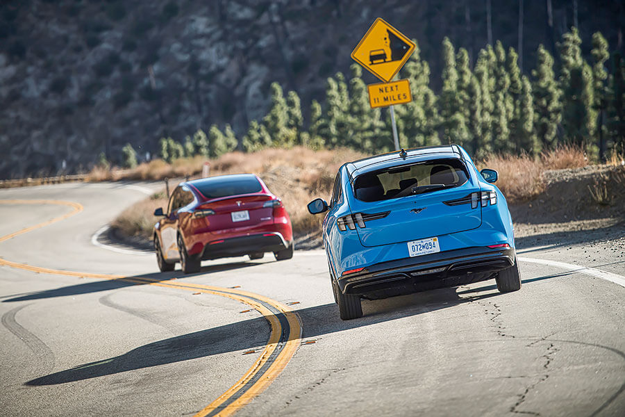 美國兩大巨人硬碰,這次輪到肌肉派老江湖覬覦初創派的補遺作品。