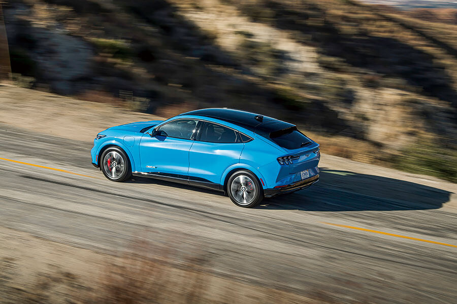 美國兩大巨人硬碰,這次輪到肌肉派老江湖覬覦初創派的補遺作品。