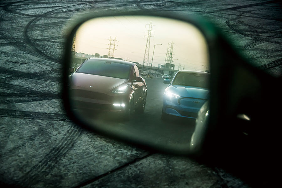 美國兩大巨人硬碰,這次輪到肌肉派老江湖覬覦初創派的補遺作品。