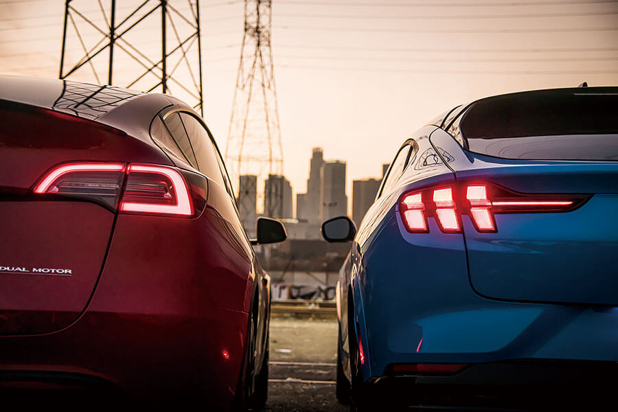 美國兩大巨人硬碰,這次輪到肌肉派老江湖覬覦初創派的補遺作品。