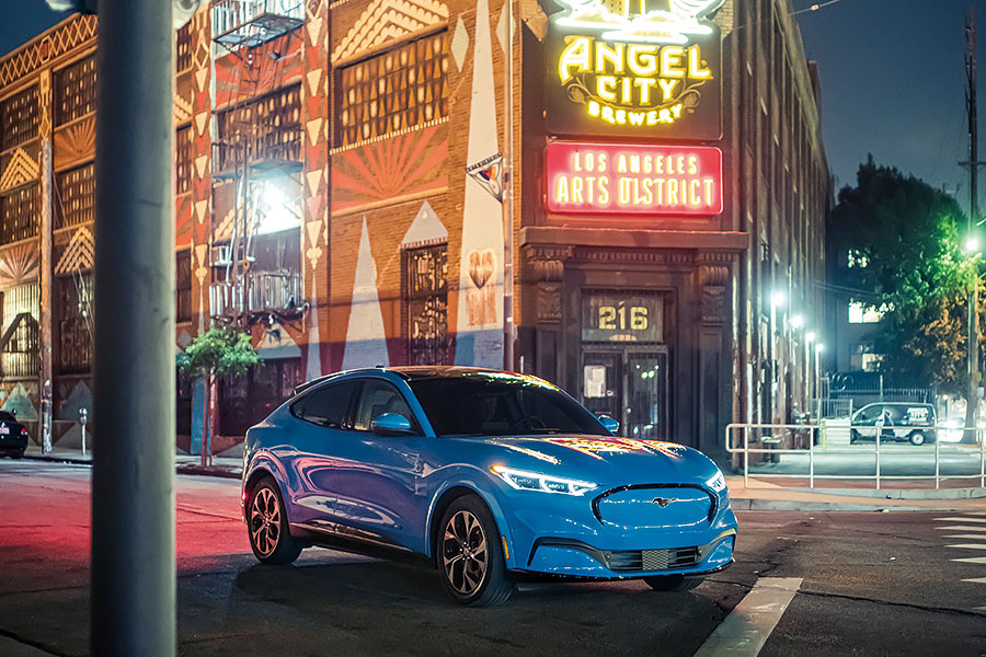 美國兩大巨人硬碰,這次輪到肌肉派老江湖覬覦初創派的補遺作品。