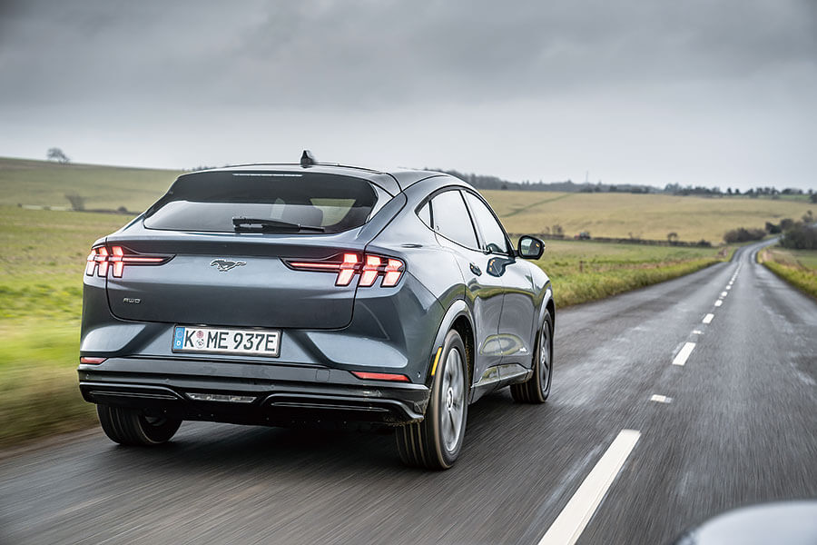 美國兩大巨人硬碰,這次輪到肌肉派老江湖覬覦初創派的補遺作品。