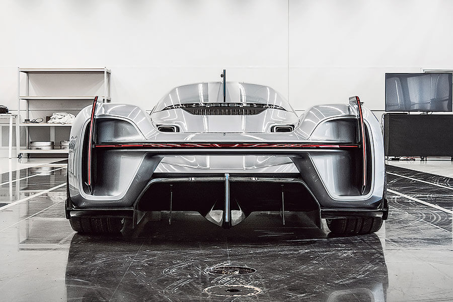 歡迎大家進入汽車設計師的腦海,一片處處漂浮著「如果這樣又會如何」,各種奇思妙想和保時捷十大傑作之類的汪洋大海。