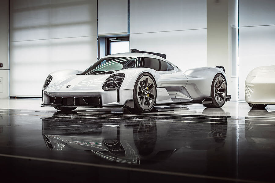 歡迎大家進入汽車設計師的腦海,一片處處漂浮著「如果這樣又會如何」,各種奇思妙想和保時捷十大傑作之類的汪洋大海。