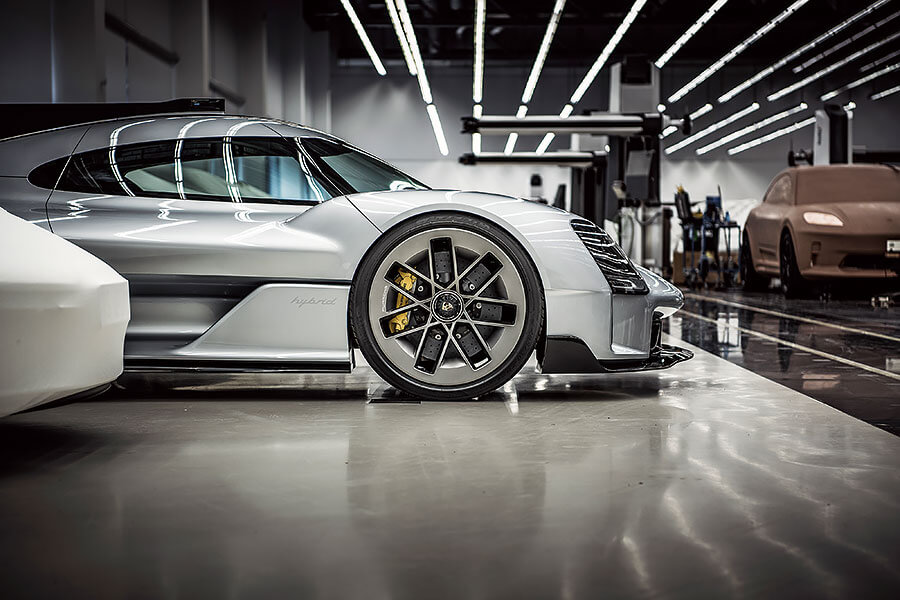 歡迎大家進入汽車設計師的腦海,一片處處漂浮著「如果這樣又會如何」,各種奇思妙想和保時捷十大傑作之類的汪洋大海。