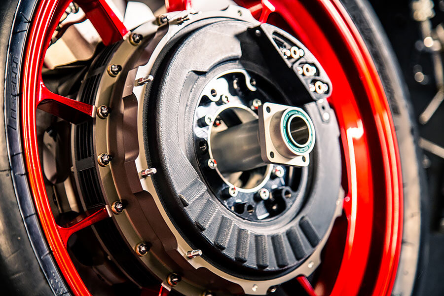 傳說中人車一體的最高境界,英國電動二輪車廠White Motorcycle Concepts辦到了。