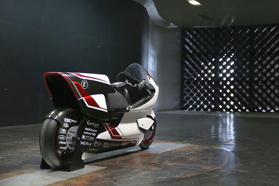 傳說中人車一體的最高境界,英國電動二輪車廠White Motorcycle Concepts辦到了。