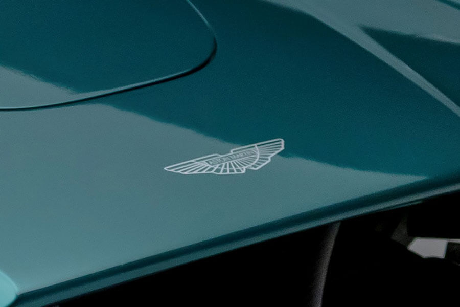 天真以為這些徽章都是隨車免費附贈的裝飾？它們有個可是比一輛進口車還貴呢！