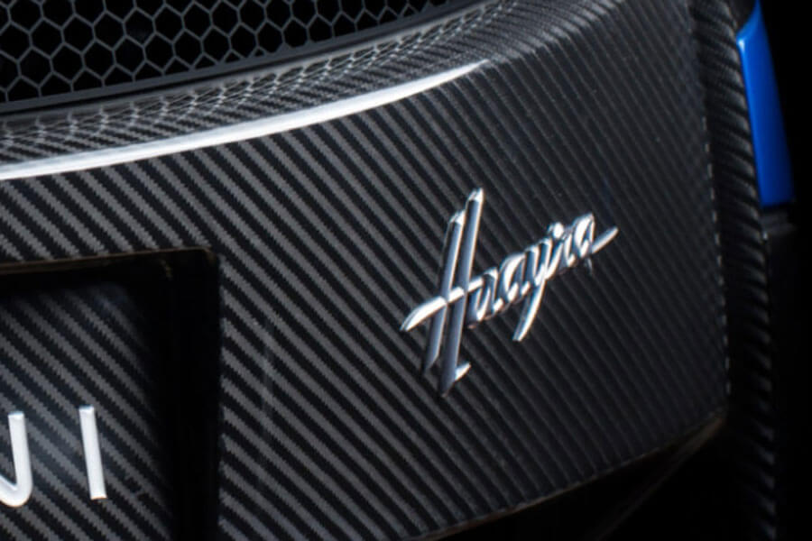 天真以為這些徽章都是隨車免費附贈的裝飾？它們有個可是比一輛進口車還貴呢！