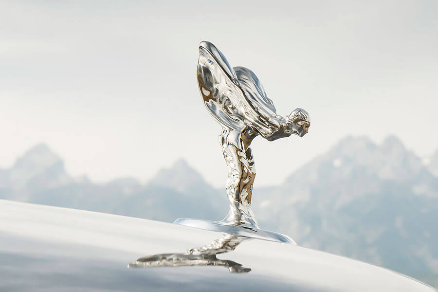 天真以為這些徽章都是隨車免費附贈的裝飾？它們有個可是比一輛進口車還貴呢！