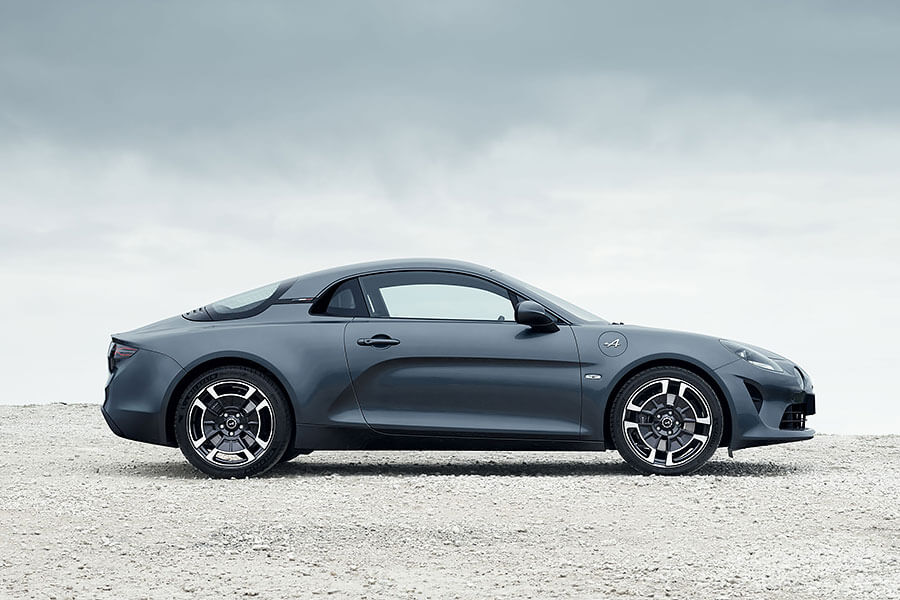 常聽人說現在的新車愈來愈沒有味道，但以下九款各自暗藏復古細節的可不一樣！