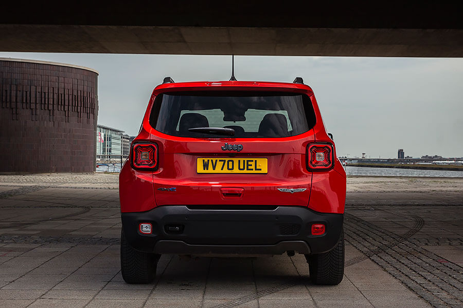 常聽人說現在的新車愈來愈沒有味道，但以下九款各自暗藏復古細節的可不一樣！