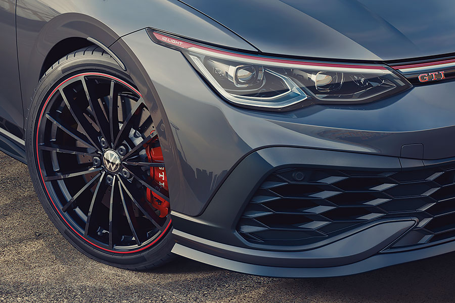 常聽人說現在的新車愈來愈沒有味道，但以下九款各自暗藏復古細節的可不一樣！