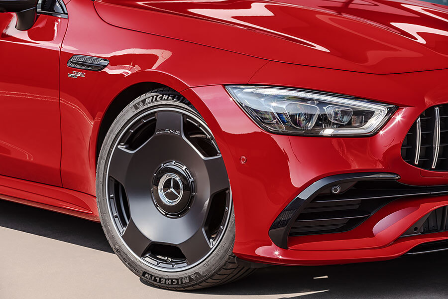 常聽人說現在的新車愈來愈沒有味道，但以下九款各自暗藏復古細節的可不一樣！