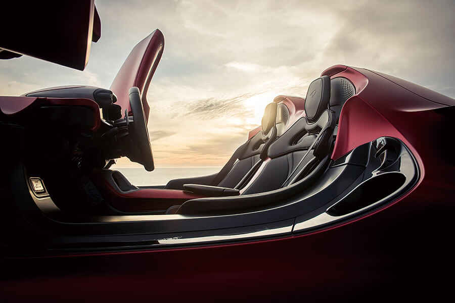 徹底上空的超跑到底是至高樂趣,還是銀樣蠟槍頭呢?各位朋友,答案就在Elva身上。