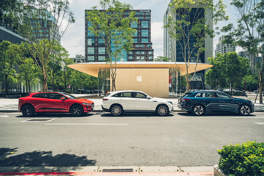 沒有特斯拉?對,以前沒得選,但現在可不同了,來個歐陸對決戲碼你看如何……。