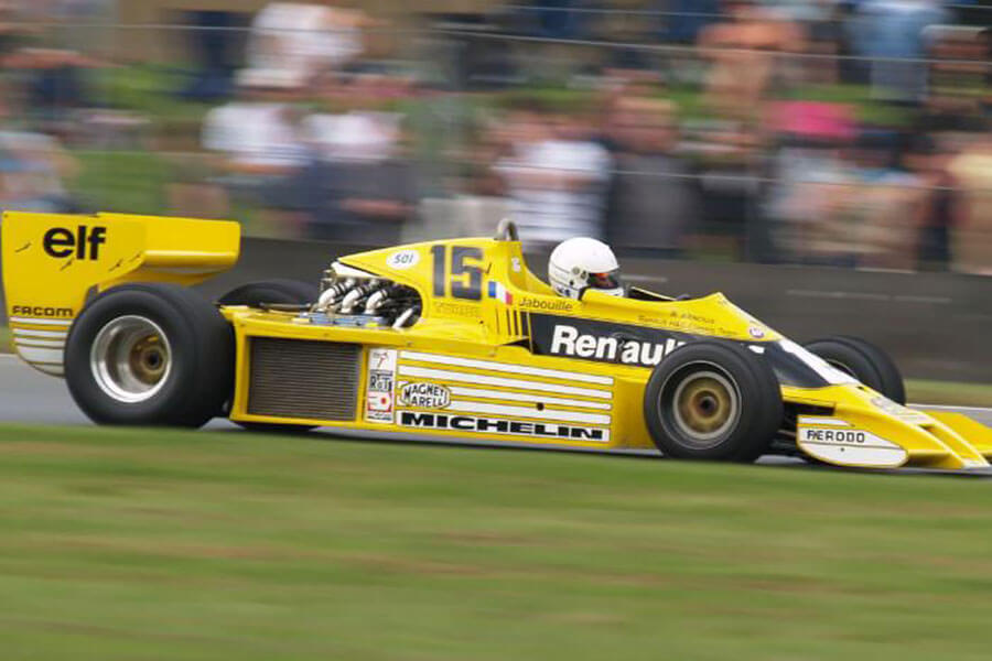 任何時候的第一次經驗總叫人特別難忘，特別是當這個初體驗發生在賽車運動的最高殿堂，一級方程式的賽場上時更是如此。