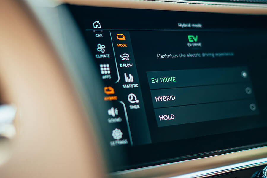 W12(✓)、V8(✓),現在輪到PHEV(✓)。