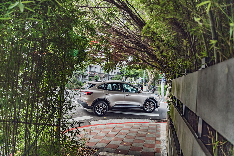 城市與鄉野之間的距離,就靠Kuga來快速化解。