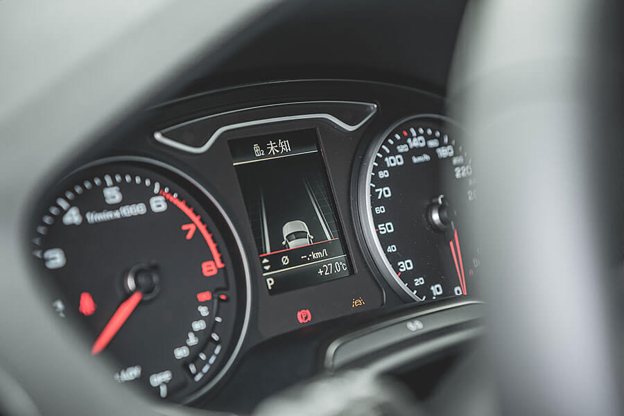 發動引擎,帶上相機,整座城市最上相的嬉街少年就要抵達。