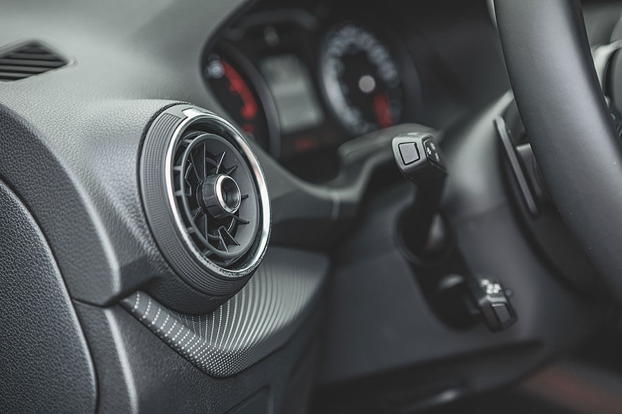 發動引擎,帶上相機,整座城市最上相的嬉街少年就要抵達。