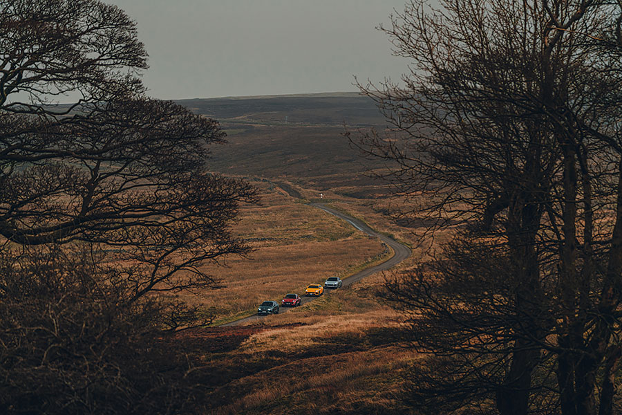 Aston Martin、賓利、藍寶堅尼和保時捷一較高下,卻非傳統超跑大決鬥,而是超級SUV越野前哨戰。
