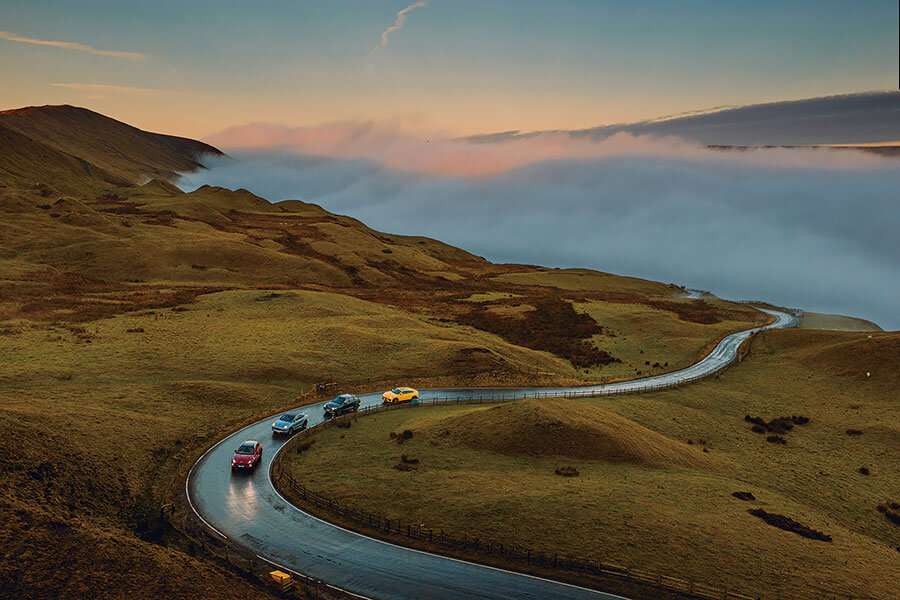 Aston Martin、賓利、藍寶堅尼和保時捷一較高下,卻非傳統超跑大決鬥,而是超級SUV越野前哨戰。